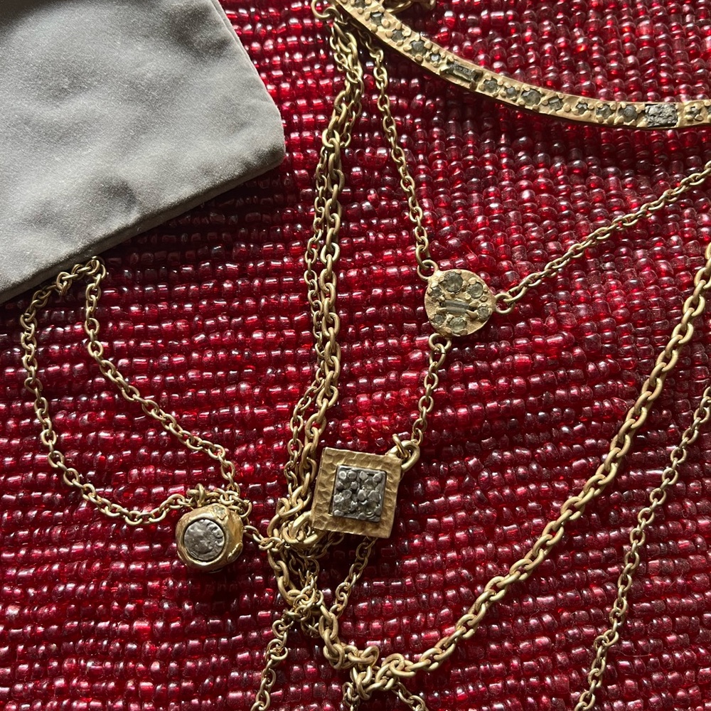 Tat2 retired necklace. Gorgeous and excellent condition.